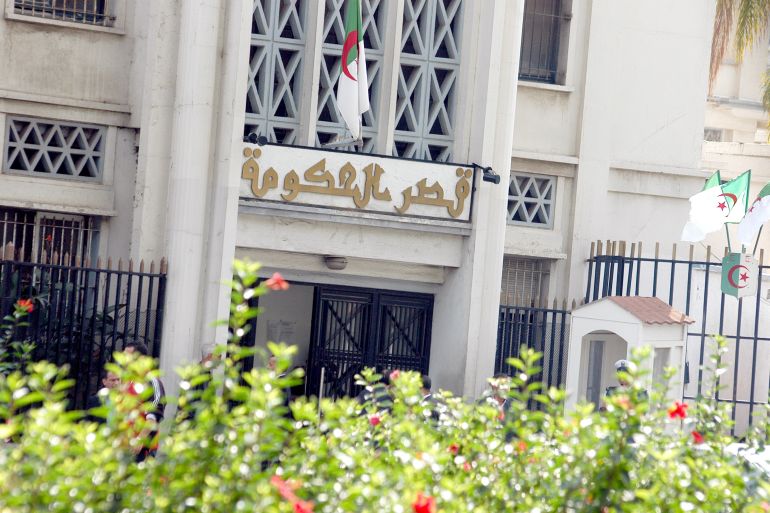 الحكومة الجزائرية تقرر الشروع في إستغلال ثالث أكبر إحتياط عالمي للحديد (الجزيرة)