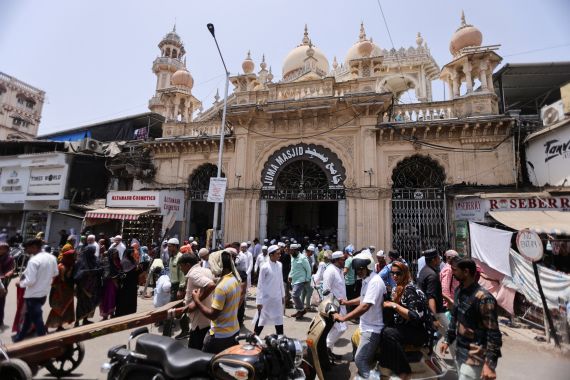 Muslims exit the Juma Masjid after offering Friday prayers in Mumbai, India, May 6, 2022. Picture taken May 6, 2022. REUTERS/Francis Mascarenhas