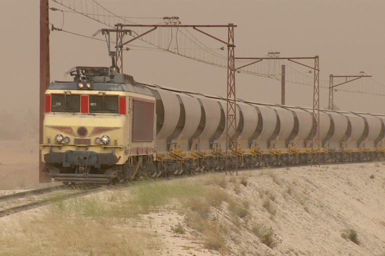 قطار الفوسفات من أطول قطارات العالم