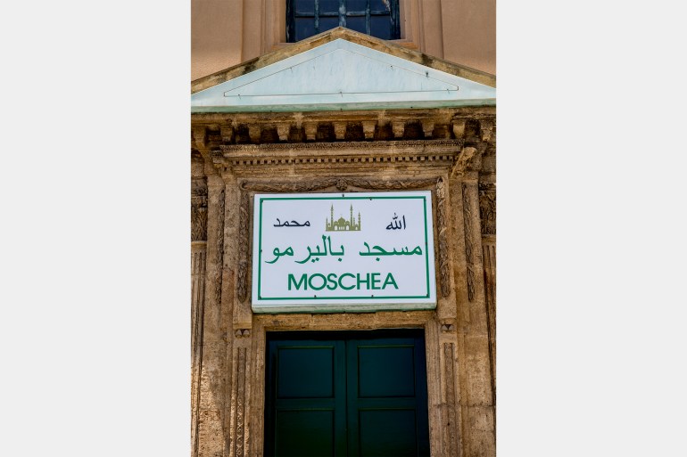 ***فقط للاستخدام الداخلي، صورة طولية*** Mosque in Palermo, Sicily, Italy غيتي