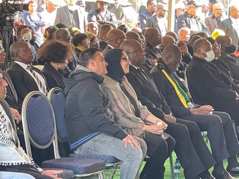 الرئيس الجنوب افريقي في أثناء الجنازة - وفاة جيسي دوارتي نائبة الأمين العام للحزب الحاكم في جنوب افريقيا
