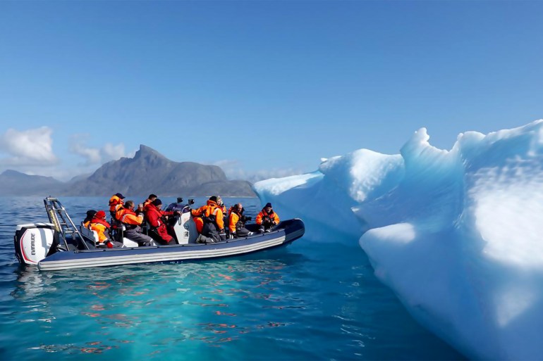 Iceberg Ice Greenland Tourism Boat Frozen Cold المصدر: pixabay