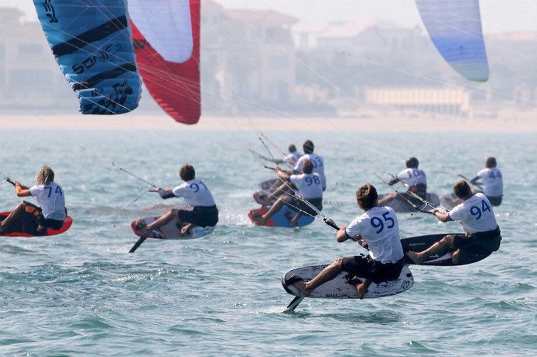 تجربة ركوب الأمواج والرياضات المائية ستكون حاضرة للمشجعين على شواطئ قطر (الجزيرة) 