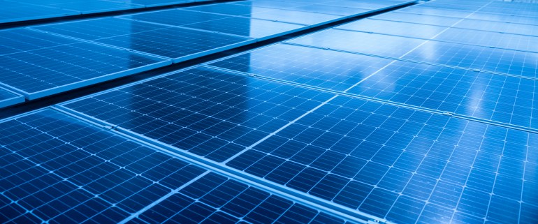 الخلايا الشمسية الحرارية تقنية حديثة لا تزال تحتاج إلى التطوير لتقليل الفاقد منها (شترستوك)
