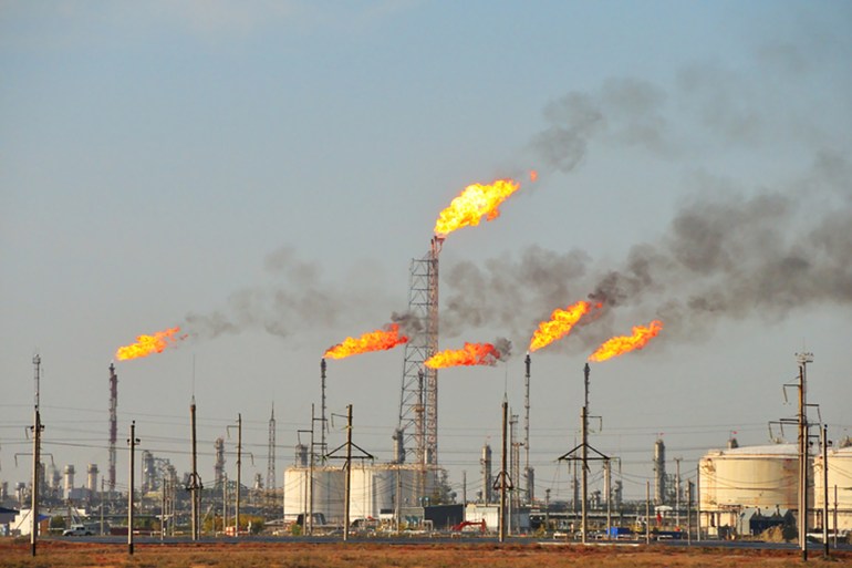 الصورة3: غيتي/ دعا القادة في مؤتمر بشرم الشيخ، إلى استخدام الغاز باعتباره وقودا انتقاليا ويساعد على تقليص فترة التجاوز/ استخدام بمقابل