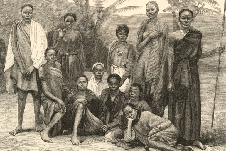 مجموعة من الرقيق السوداني يعرضن للبيع في القاهرة خلال القرن التاسع عشر المصدر: مكتبة نيويورك العامة