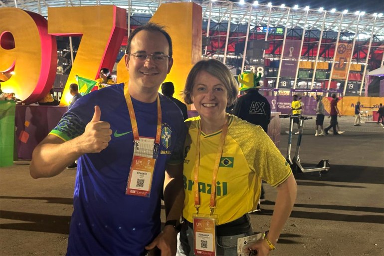 روبرتو وزوجته يشجعان البرازيل