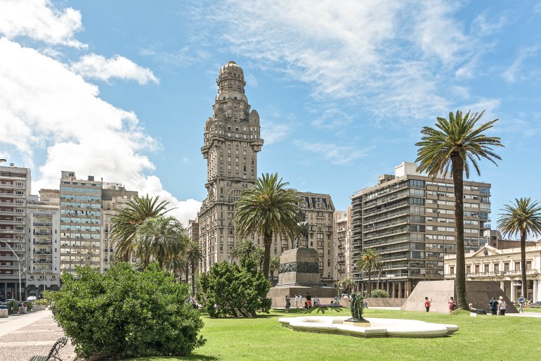 View over the Plaza Independencia toward the Palace de Salvo one of the land mark buildings of Montevideo, Uruguay.