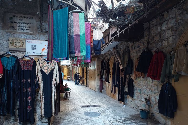 فلسطين-الخليل-البلدة القديمة- أسواق البلدة القديمة من الخليل فارغة في ساعة الذورة