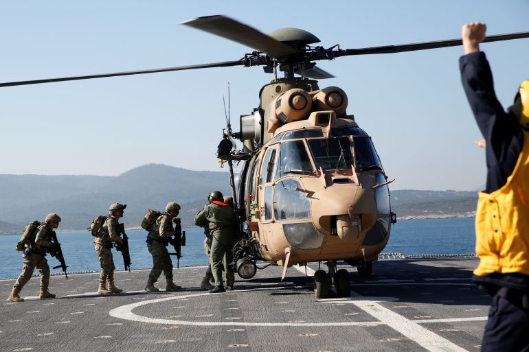 Turkish marines on board the TCG Bayraktar (L-402) take part in a landing drill during the Blue Homeland naval exercise off the Aegean coastal town of Foca in Izmir Bay, Turkey March 5, 2019. REUTERS/Murad Sezer