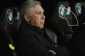 Real Madrid v Atletico Madrid - Copa del Rey- - MADRID, SPAIN - JANUARY 26: Head coach of Real Madrid Carlo Ancelotti looks on during the Copa del Rey Quarter Final football match between Real Madrid and Atletico Madrid at Santiago Bernabeu Stadium in Madrid, Spain on January 26, 2023.