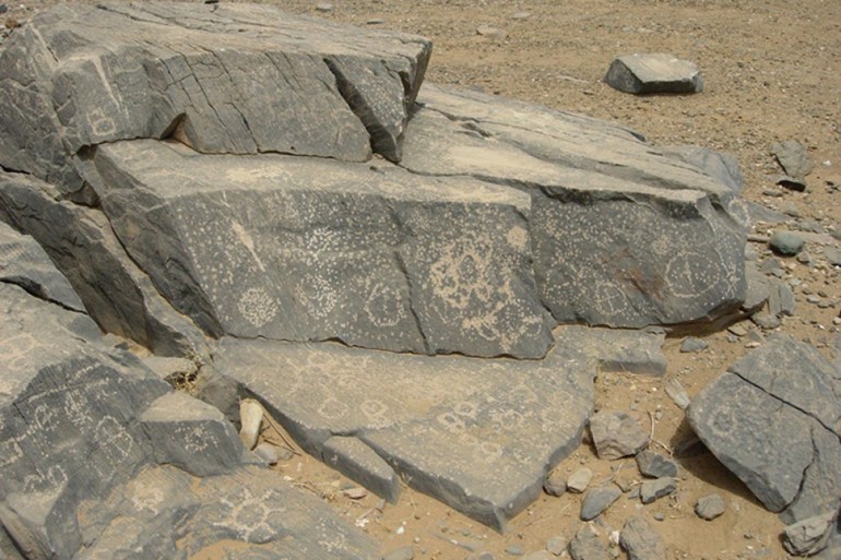 سوق حباشة لايزال يحتوي على بعض الأحجار والآثار (الصحافة السعودية) copy
