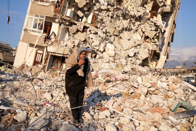 مسؤول بهيئة الإغاثة التركية يشرح مراحل مساعدة المتضررين بعد الزلزال