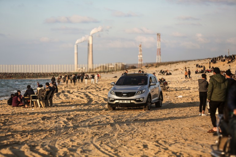 في غزة... سباقات شبابية في المناطق المفتوحة بعيداً عن أجواء الحرب