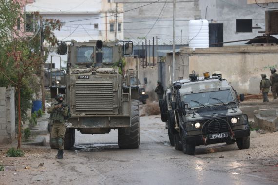 Israeli forces deployed to Aqbat Jabr Camp in West Bank