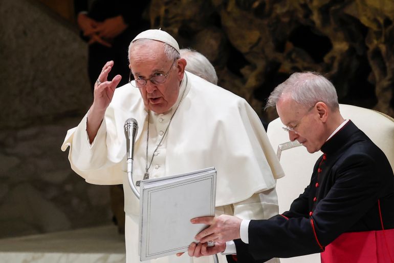 Pope Francis appeals for earthquake victims