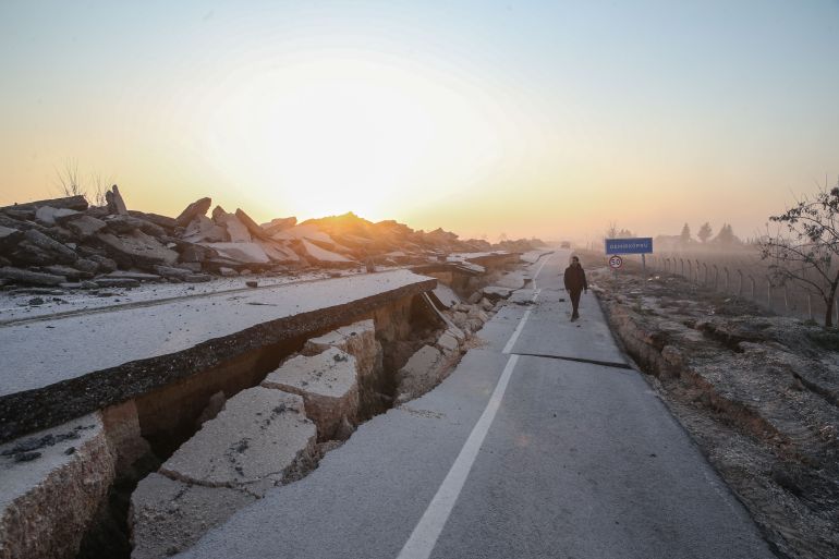 دراسة علمية تكشف حجم التلوث البيئي والتغير المناخي الناتج عن الزلزال، والمتوقع أن يدوم لسنوات. (وكالة الأناضول)