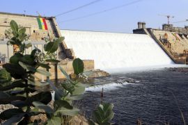 كان بناء سد النهضة الإثيوبي الكبير مصدرا للخلاف بين إثيوبيا ومصر والسودان (غيتي)