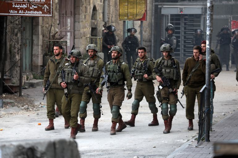 Israeli forces intervene in Palestinian protesters in Hebron