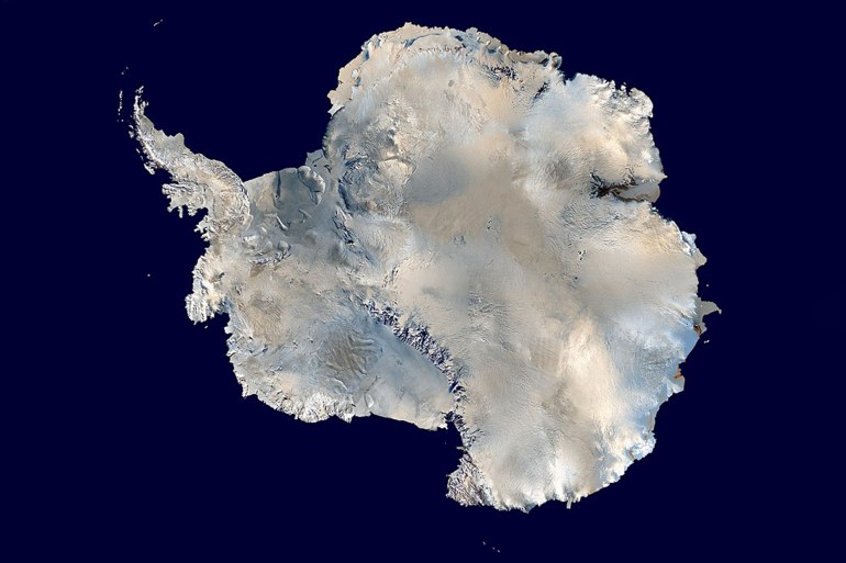 {{Information |Description=Antarctica. An orthographic projection of NASA's Blue Marble data set (1 km resolution global satellite composite). "MODIS observations of polar sea ice were combined with observations of Antarctica made by th credit: NASA