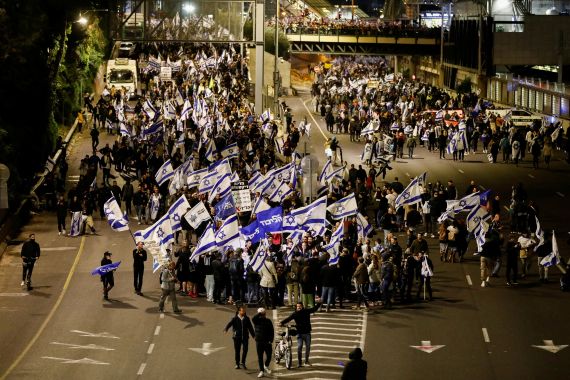 Israeli protestors attend a right-wing demonstration in support of Israel's nationalist coalition government and its judicial overhaul, in Tel Aviv