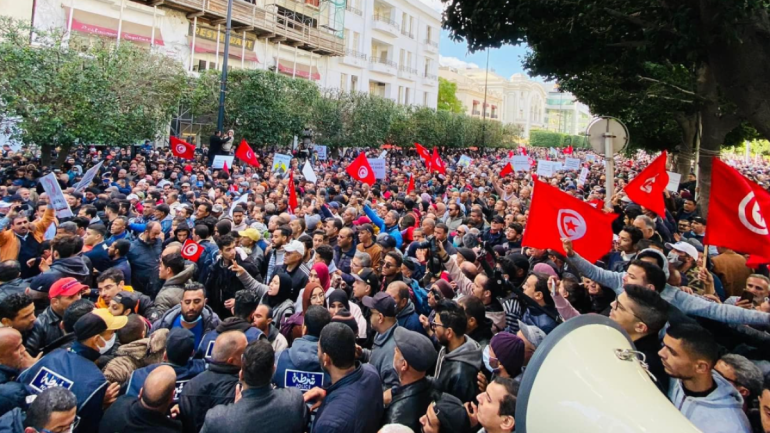 نظّم الاتحاد العام التونسي للشغل مسيرة احتجاجية في تونس