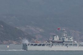 سفينة حربية صينية تشارك في مناورات قبل أسابيع غير بعيد عن جزيرة تايوان (رويترز)