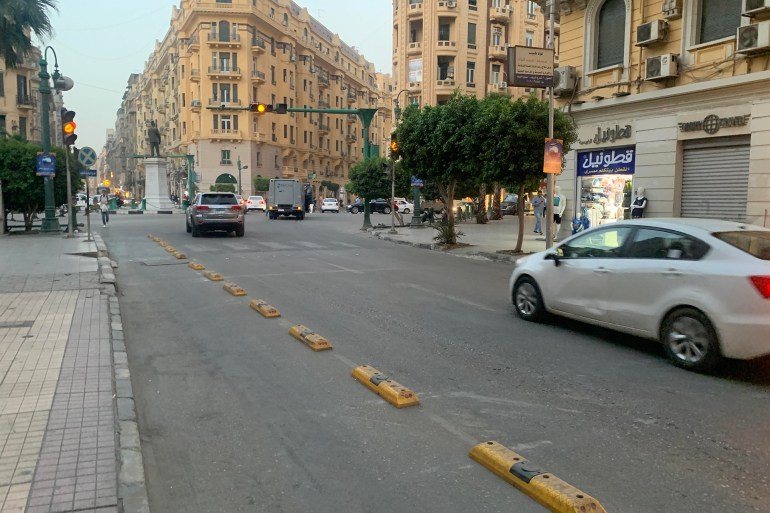 طرق مخصصة للدراجات في شارع طلعت حرب وسط القاهرة_الجزيرة