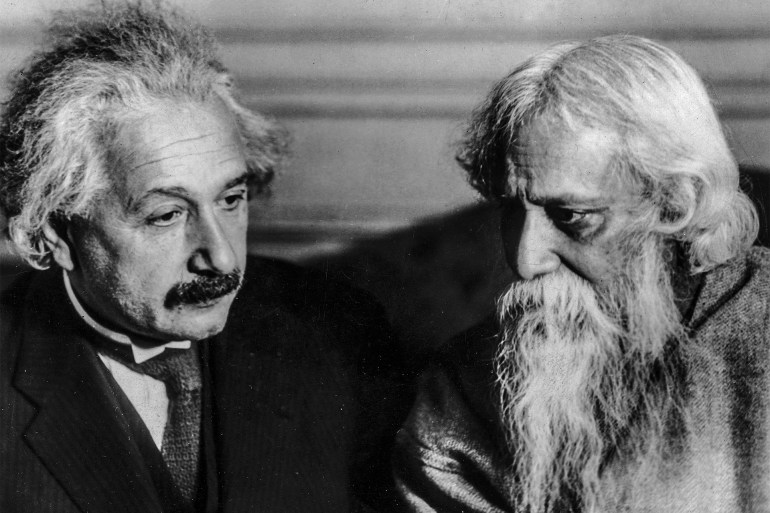 circa 1925: Portrait of German-born physicist Albert Einstein (1879 - 1955) and Indian poet Sir Rabindranath Tagore (1861 - 1941), 1920s. (Photo by Martin Vos/Hulton Archive/Getty Images)