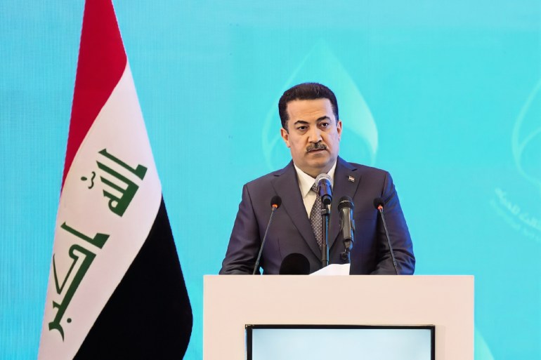 قال رئيس الوزراء العراقي محمد شياع السوداني، اليوم السبت في مؤتمر بغداد الثالث للمياه المصدر: صفحة المكتب الإعلامي لرئيس الوزراء على تويتر