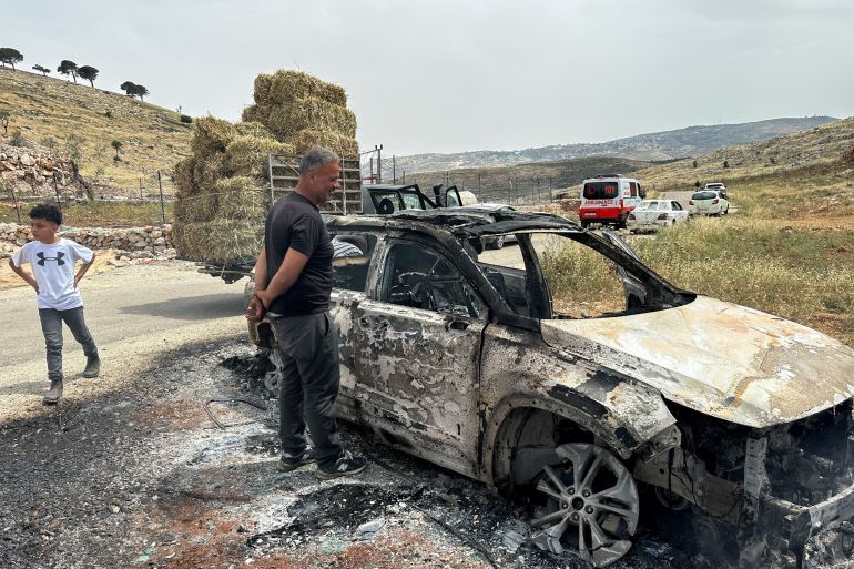 Israeli settlers fire at Palestinian farmers as they work in their land, torch cars