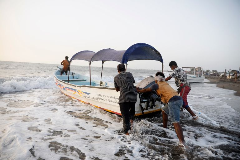YEMEN FISHERMEN RED SEA Yemeni fishermen struggle off Hodeidah coast 14.2.2023 18:02:03 by YAHYA ARHAB Description epa10473297 Yemeni fishermen push a boat into the Red Sea coast in the western city of Hodeidah, Yemen, 14 February 2023 (issued 17 February 2023). The Houthi authorities said on 17 February 2023 that Eritrea has released three Yemeni fishermen out of nine ones five days after they were allegedly detained by Eritrean navy forces while they were fishing in the Red Sea. Over 200 Yemeni fishermen are still detained on grounds of illegally entering into Eritrean waters, according to estimates the authorities. EPA-EFE/YAHYA ARHAB ID: 11309110 Size: 6720px x 4480px Publishing Time: Fri, 17 Feb 2023 16:43:51 GMT