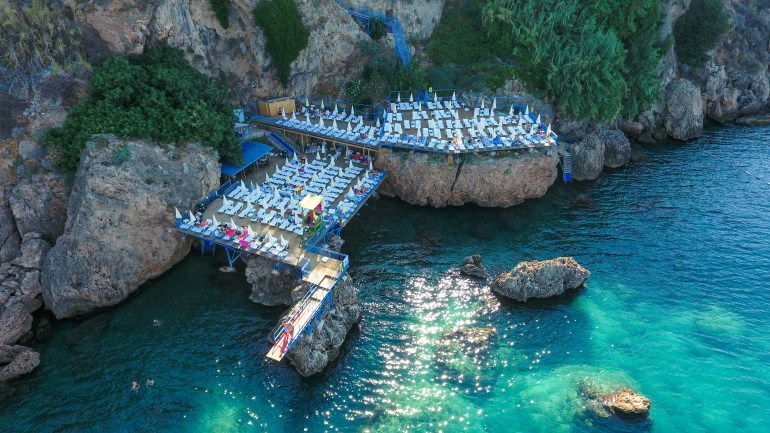 8- فوز شواطئ تركيا بالعلم الأزرق يجعلها من أفضل الوجهات السياحية البحرية في العالم - بلدية أنطاليا