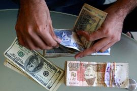 FILE PHOTO: -Pakistani budget caught between IMF expectations and election