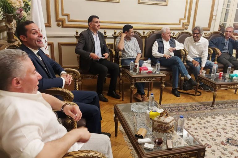 لقاء مرشح التيار المدني أحمد طنطاوي مع ممثلي القوى السياسية (صورة من الصفحة الرسمية لطنطاوي) copy