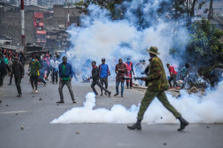 Tear gas against anti-government protesters in Kenya