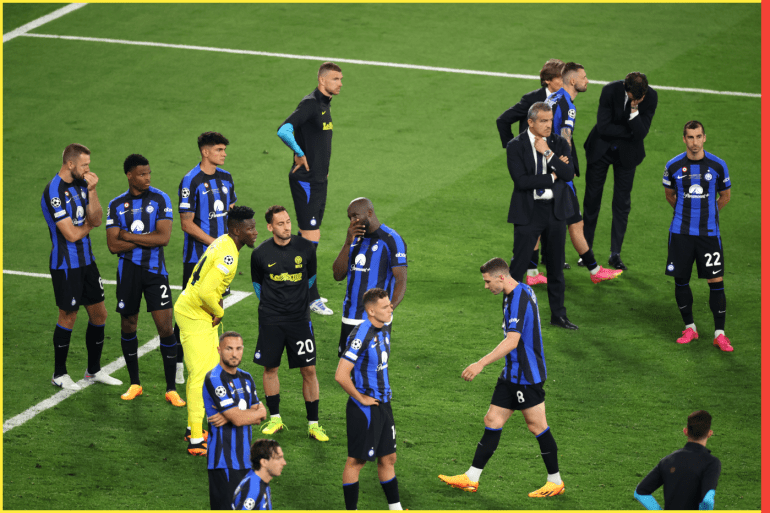 ISTANBUL, TURKEY - JUNE 10: FC Internazionale players look dejected after the team's defeat during the UEFA Champions League 2022/23 final match between FC Internazionale and Manchester City FC at Ataturk Olympic Stadium on June 10, 2023 in Istanbul, Turkey. (Photo by Alex Grimm/Getty Images)