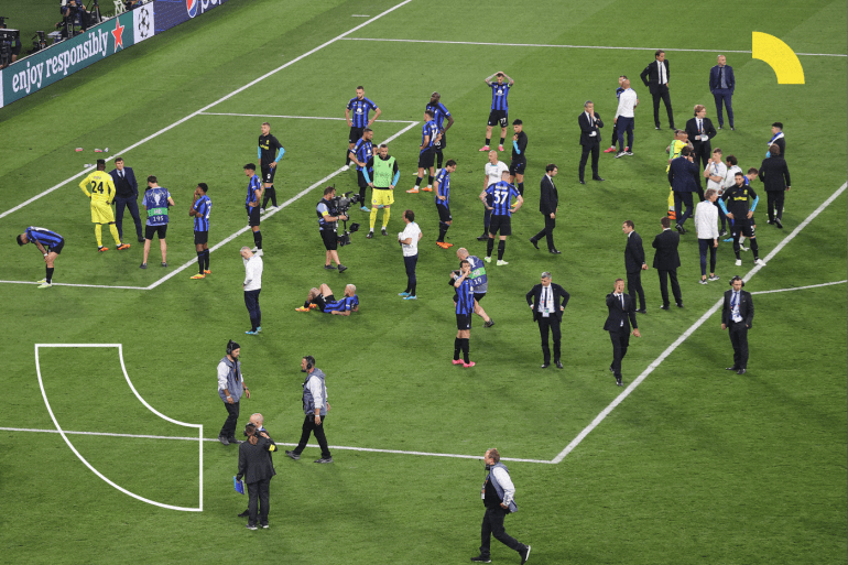 ISTANBUL, TURKEY - JUNE 10: FC Internazionale players look dejected following the team's defeat during the UEFA Champions League 2022/23 final match between FC Internazionale and Manchester City FC at Ataturk Olympic Stadium on June 10, 2023 in Istanbul, Turkey. (Photo by Alex Grimm/Getty Images)