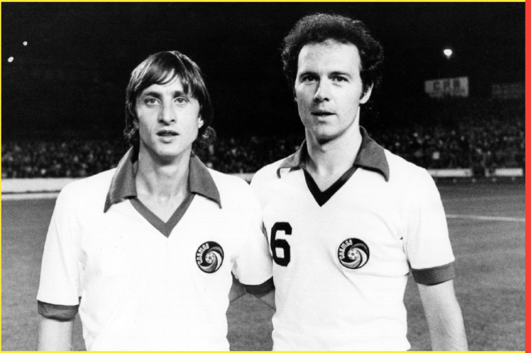circa 1978: Footballers Franz Beckenbauer and Johan Cruyff, wearing Cosmos strips. (Photo by Evening Standard/Getty Images)