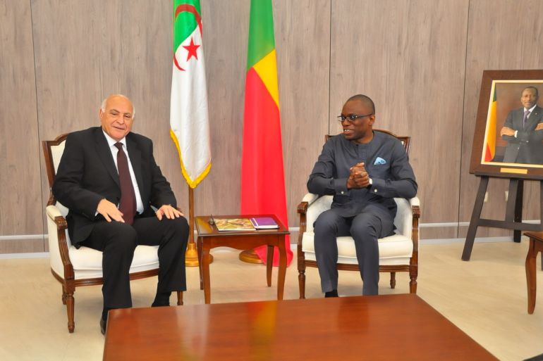 وزير الخارجية الجزائري أحمد عطاف أثناء زيارته لبنين. حساب اكس (تويتر سابقا) الرسمي لوزارة الشؤون الخارجية في بنين