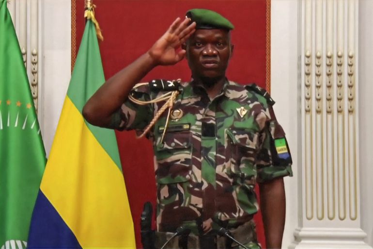 لرئيس المجلس العسكري في الغابون بريس أوليغي أنغيما المصدر : Gabon 24