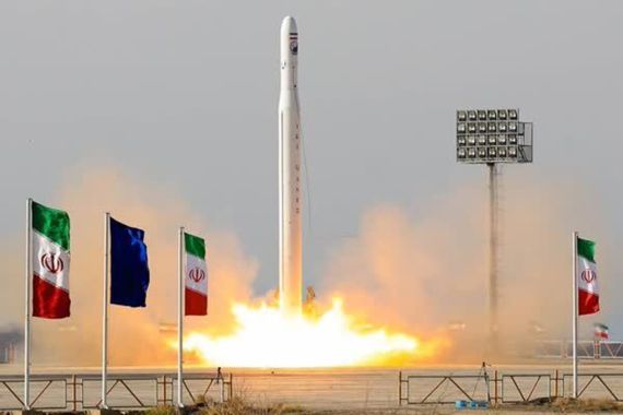 قمر نور-3 يعتبر ثالث قمر عسكري تطلقه إيران بنجاح إلى الفضاء (الصحافة الإيرانية)