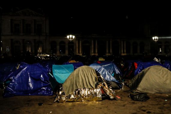 epaselect epa10353228 Hundreds of young migrants sleep in tents in the improvised camp in front of the State Council in Paris, France, 07 December 2022. For months, local NGOs have asked the French government to provide night shelters for hundreds of migrants that live in a makeshift camp in Ivry-Sur-Seine, east of the city center of Paris. On 07 December, after five nights in the streets, the young migrants will be evacuated to different migrations centers. EPA-EFE/TERESA SUAREZ