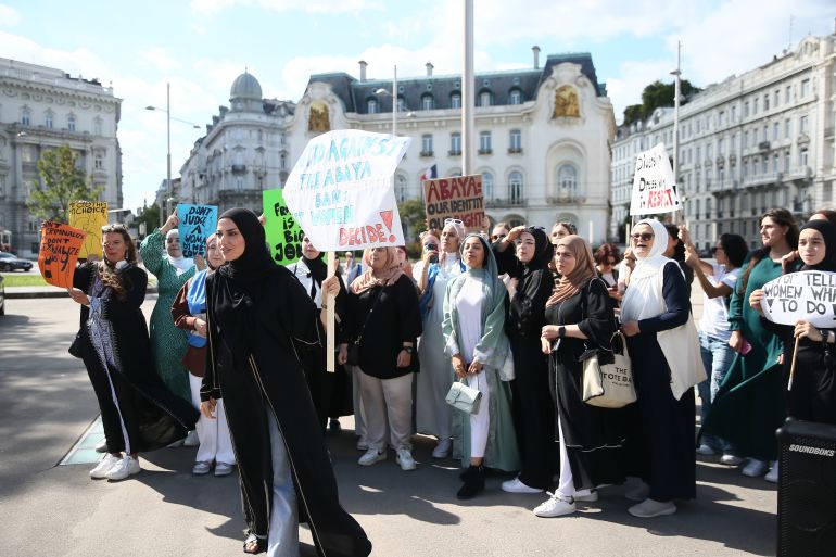 Demonstration in Austria against the abaya ban in French schools