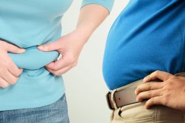 الكرش الهرموني لدى الرجال والنساء.. كيف تتراكم دهون البطن مع تغير الهرمونات؟