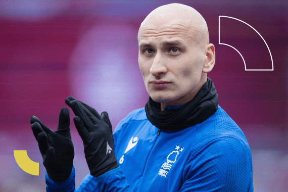 Jonjo Shelvey of Nottingham Forest warms up ahead of the away game at West Ham