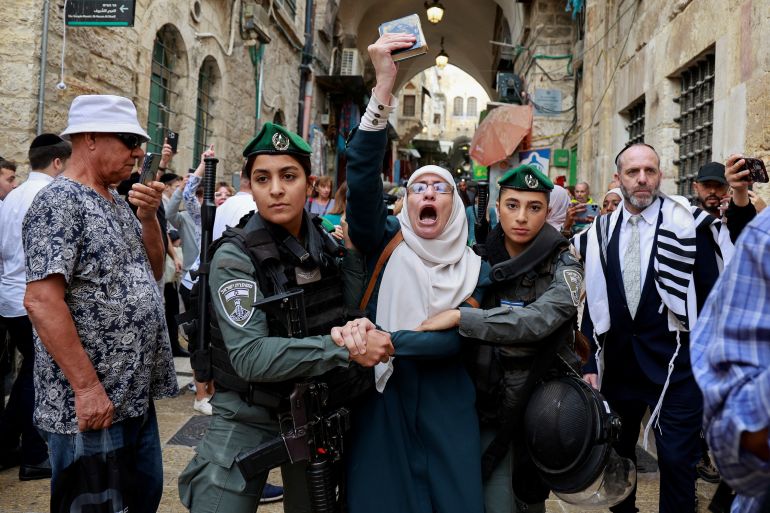 Israeli border police officers detain a Palestinian protester, during the Jewish holiday of Sukkot, in Jerusalem's Old City, October 2, 2023. REUTERS/Ammar Awad