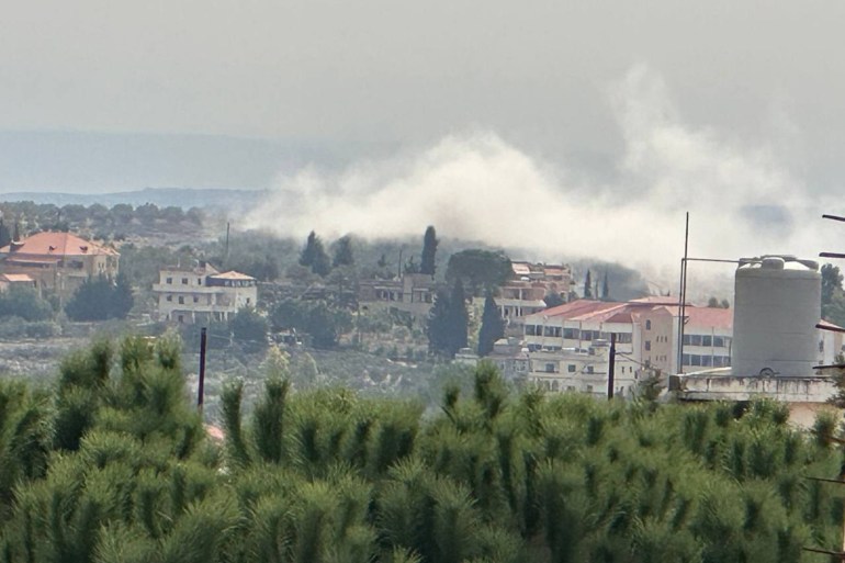 قصف إسرائيلي في بلدة ميس الجبل الحدودية بالفوسفور الأبيض على مقربة من المدرسة الرسمية (خاص الجزيرة نت (