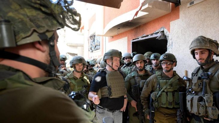 نتنياهو خلال جولة تفقدية لجنود الجيش الإسرائيليين المتوغلين في شمال غزة-من تصوير مكتب الصحافة الحكومي الذي عممها للاستعمال الحر والنشر في وسائل الإعلام