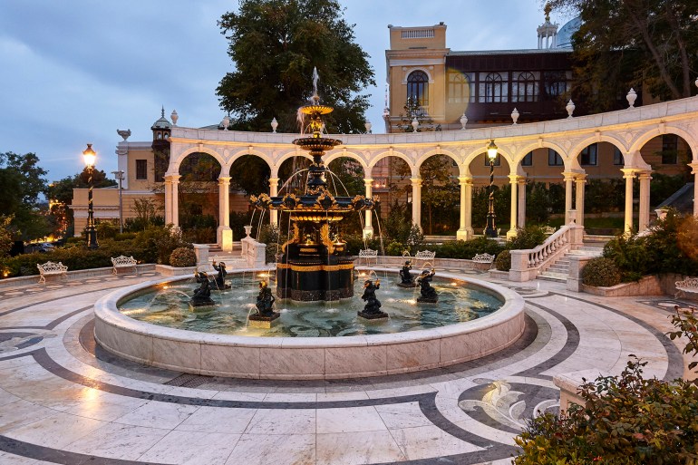 Azerbaijan, Baku, Filarmoniya Park Fountain.